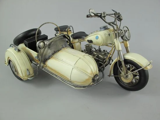 Blikken motor met zijspan gebroken wit vintage 38 cm