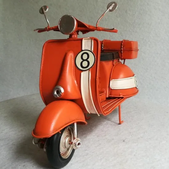 Blikken Vespa scooter oranje vintage metaal MadDeco 26 cm