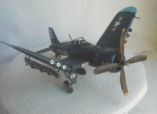 Vought F4U Corsair WOII blikken vliegtuig marineblauw 37 cm
